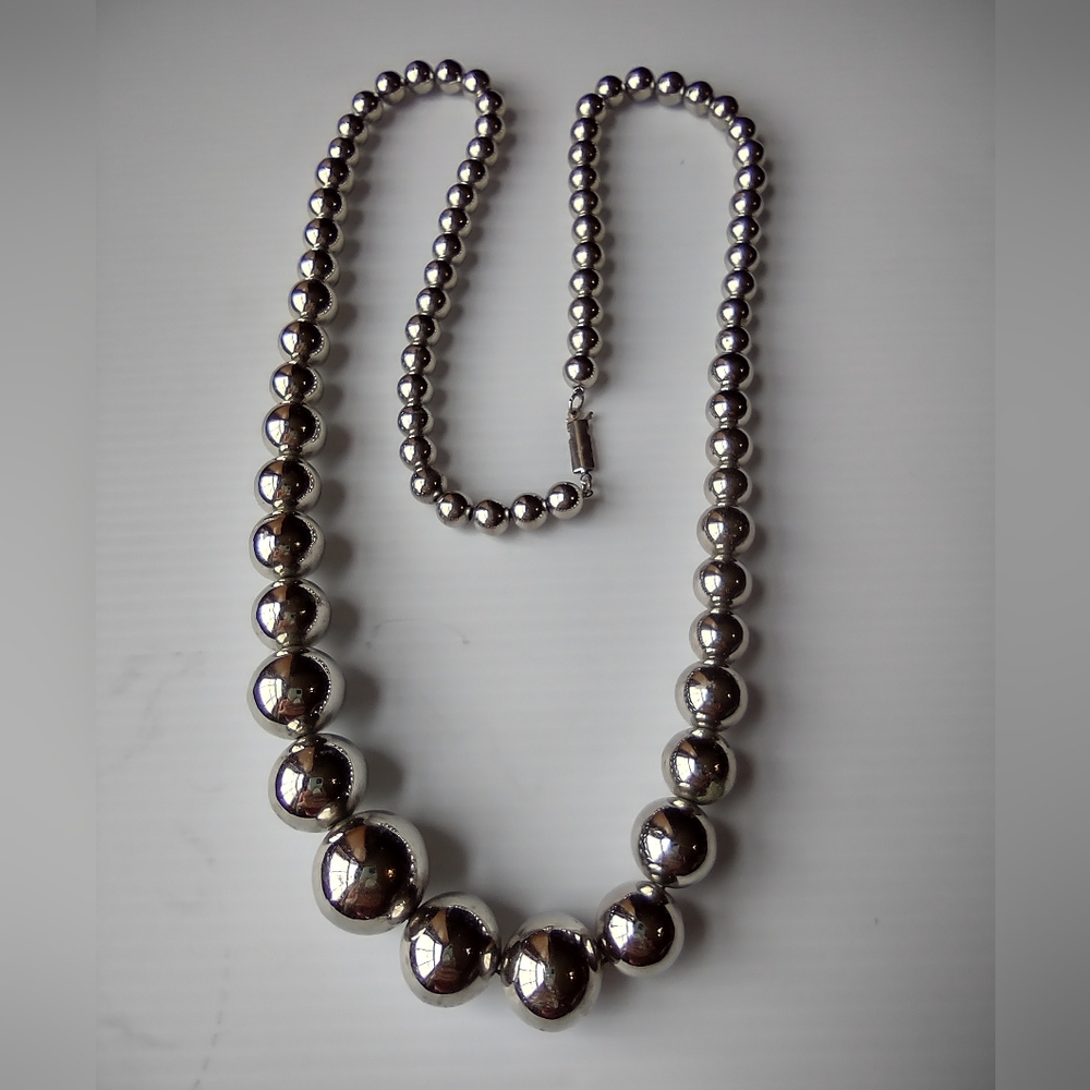 Beaded necklace